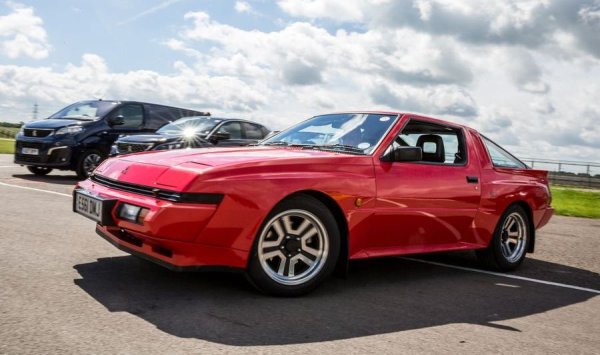 За някои това е просто поредната позабравена японска кола от 80-те. Факт е, че Starion, произвеждан между 1982 и 1989, не постигна нито успехите, нито култовия статут на конкурентите си като Toyota Supra или Nissan Z. Но това само го прави малко по-достъпен за колекционерите днес. Ако не броим съвсем рядкото Isuzu 117 Coupe, Starion е първата японска кола с електронно впръскване на горивото. 
